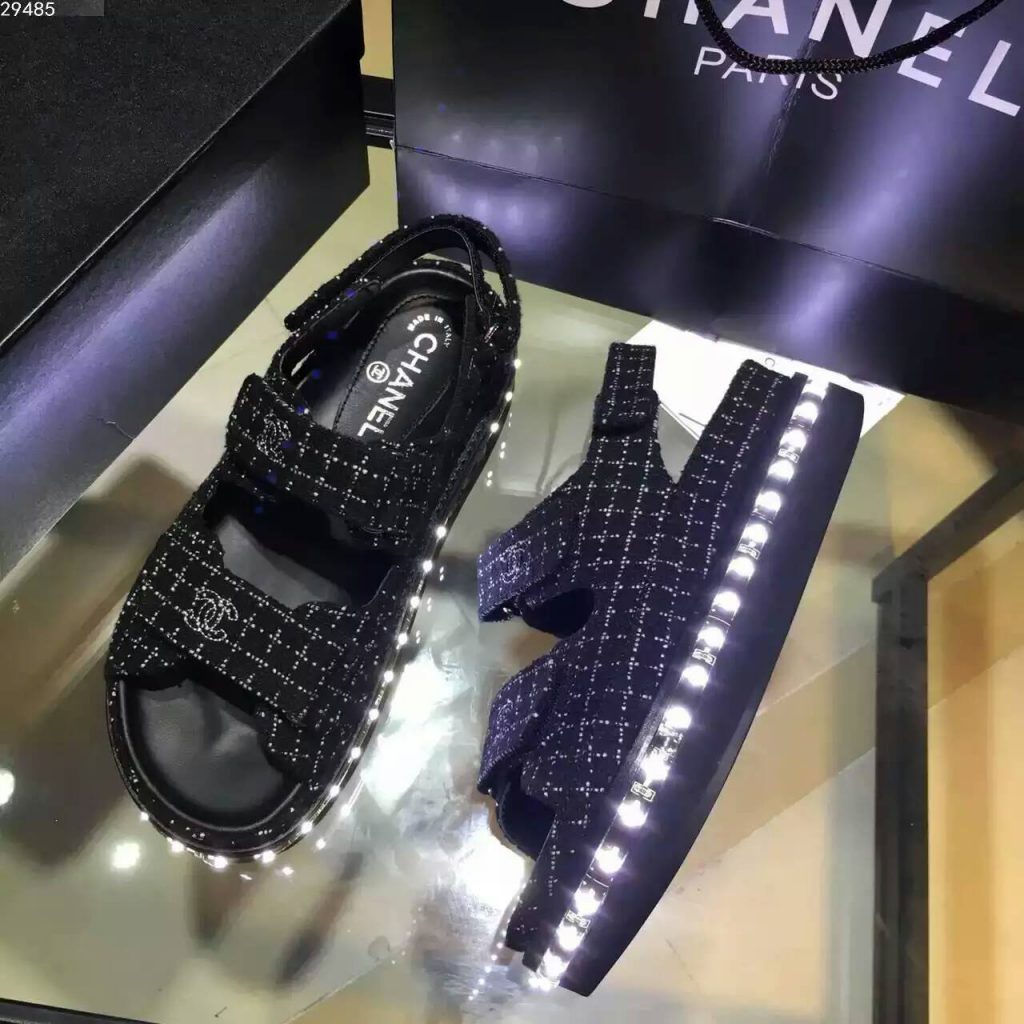 Chanel灯光鞋